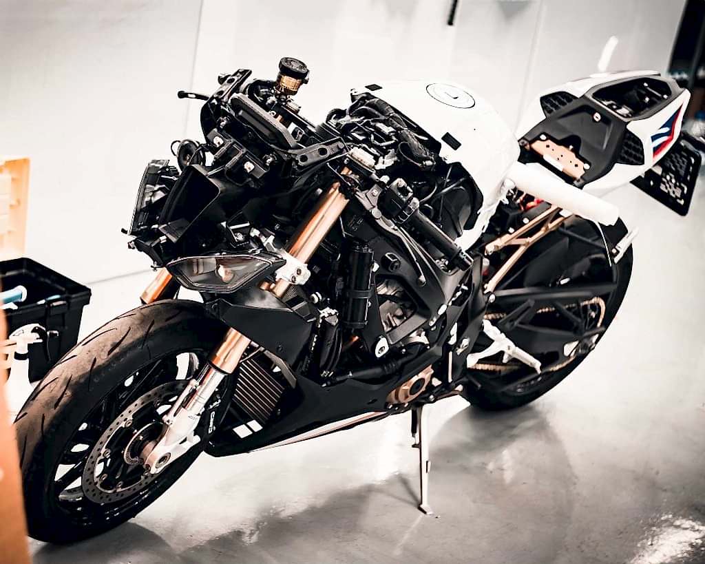 Оклейка BMW RR S1000