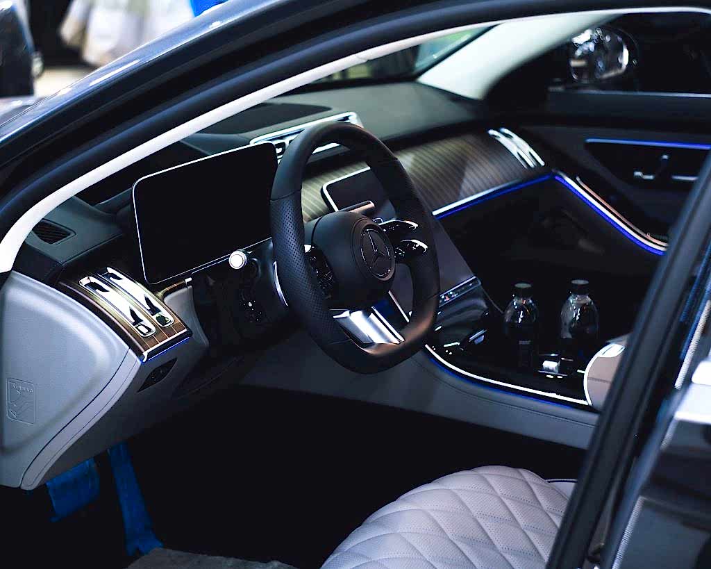Оклейка Mercedes-Maybach w223
