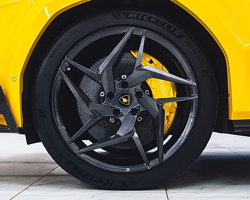 Оклейка и окрас Lamborgini Urus