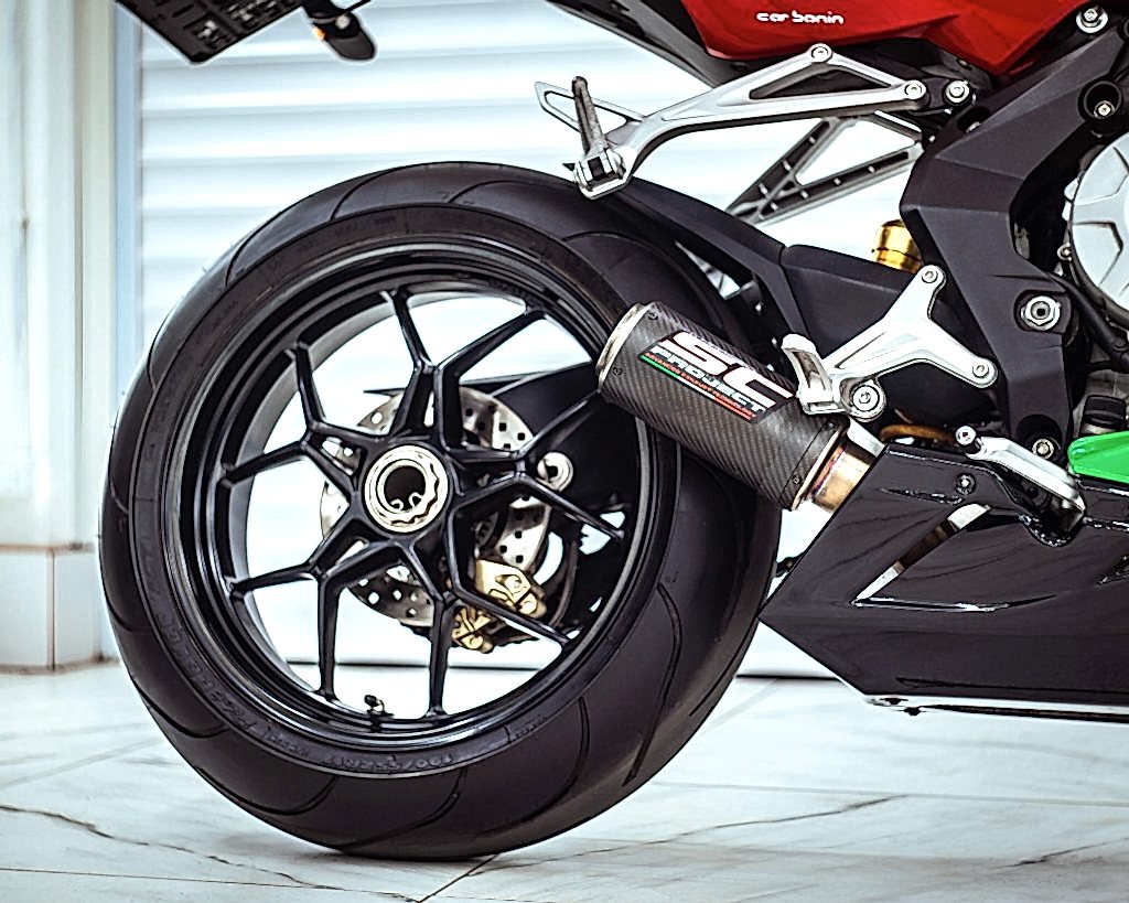 Оклейка мотоцикла Mv Agusta