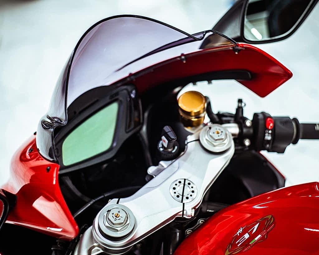 Оклейка мотоцикла Mv Agusta